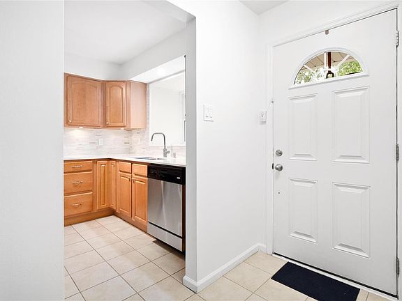 2nd image of 1155 Town And Four Parkway Dr