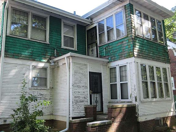 2nd image of 514 W Armstrong Ave