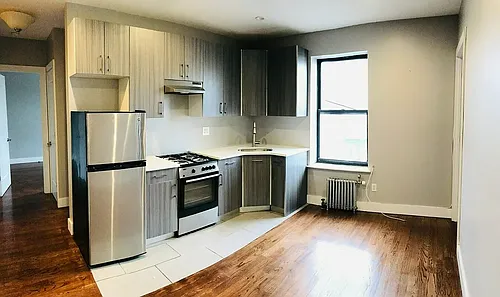 1092 Hancock St Photo 1