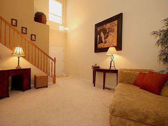 3rd image of 939 Creekside Ct