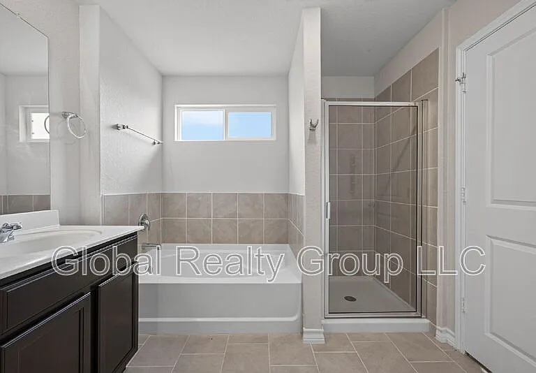 515 Diamond Shls — Photo 23