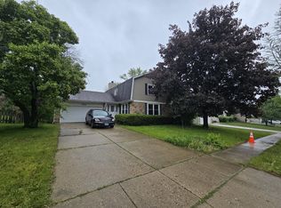 355 Crestwood Ct, Algonquin, IL 60102