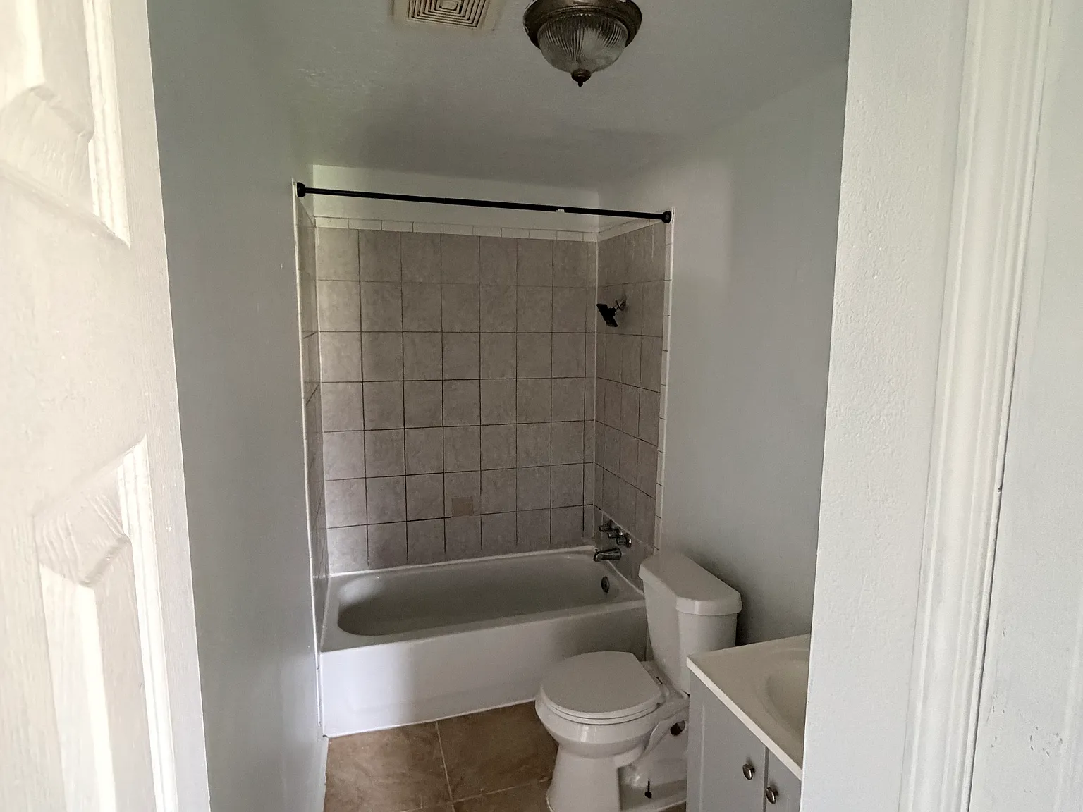 3 bed, 1380 sqft, $1,400 — Photo 2