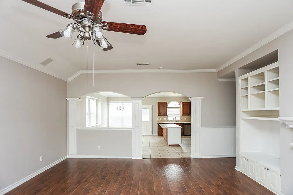 3 bed, 2.0 bath, 2146 sqft, $3,015 — Photo 3