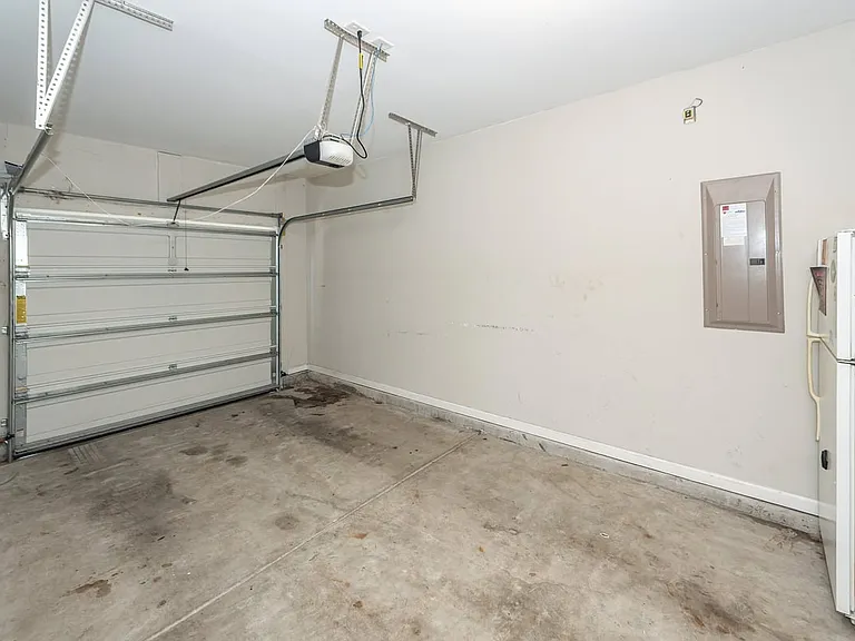 484 Truman Dr — Photo 23