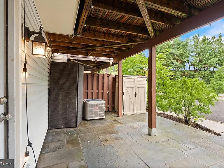 917 Rolfe Pl — Photo 55