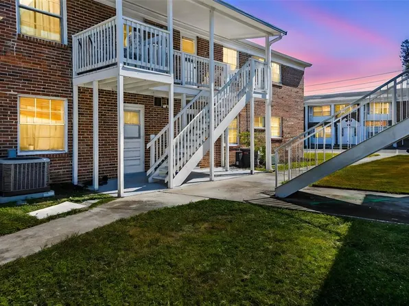 4507 9th St W APT E1, Bradenton, FL 34207