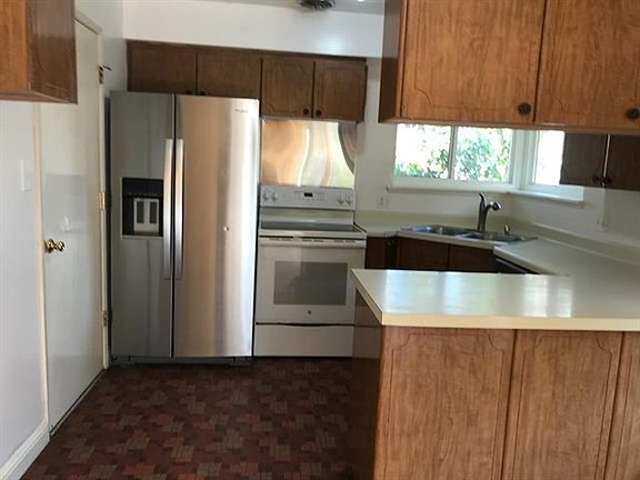5th image of 2110 Town And Country Ln