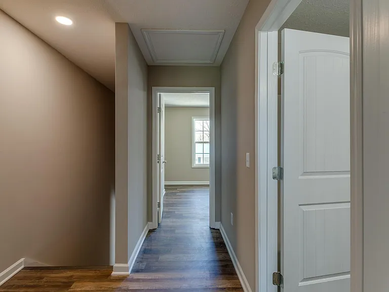 313 N Diagonal St — Photo 17