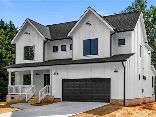 7905 Walkover Dr, Greensboro, NC 27455