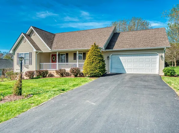 33010 Spring Garden Dr, Glade Spring, VA 24340