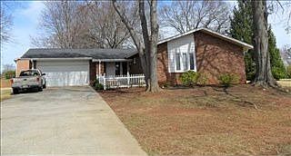 1st image of 201 Woodbury Cir
