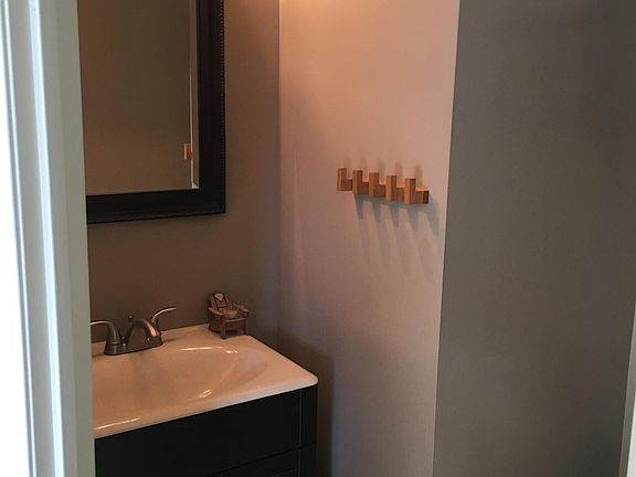 Entry level powder room