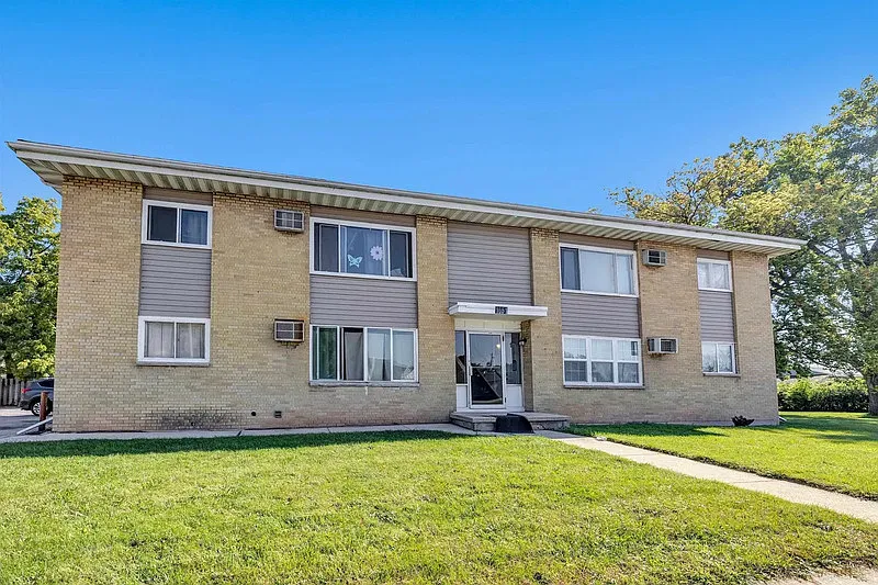 1651 E Mason St — Photo 1