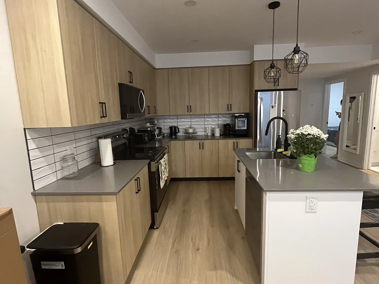 2 bed, 1.0 bath, 900 sqft, $2,100 — Photo 3