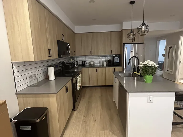 1355 Gosset St — Photo 3
