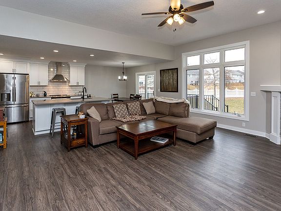 5th image of 805 NW Parkside Dr