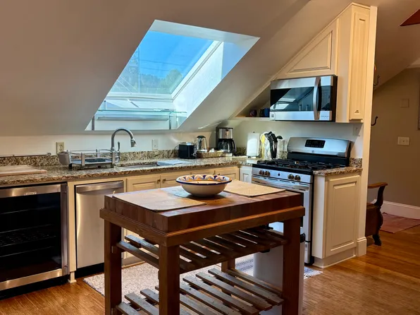 2487 NW Lovejoy St Unit A, Portland, OR 97210