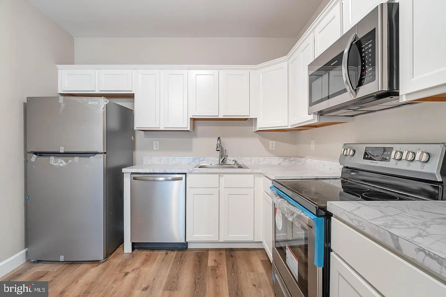 3 bed, 1.5 bath, 1100 sqft, $1,600 — Photo 2