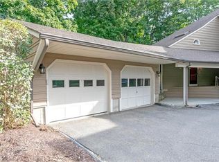 12 Meeting House Ln, Shelton, CT 06484