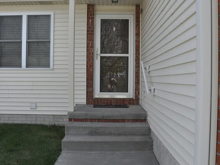 2041 Colorado Dr — Photo 2