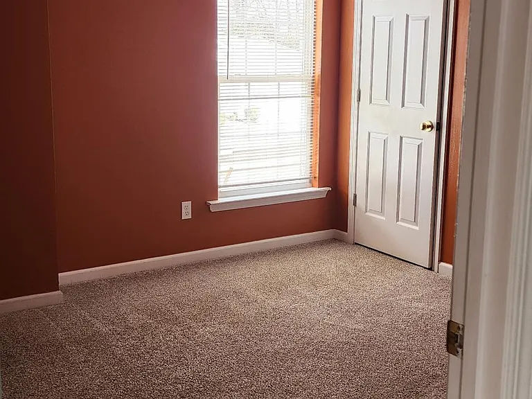 4 Orient Dr — Photo 9