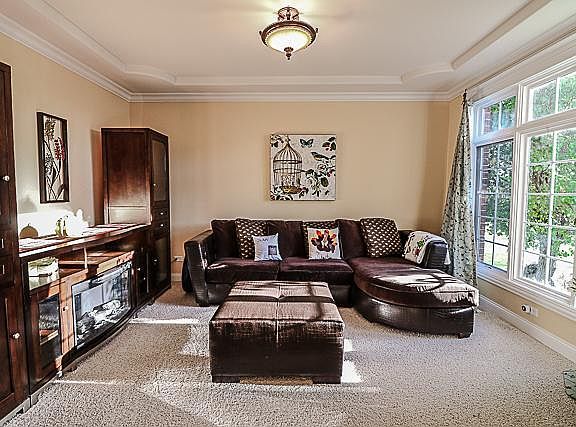 5th image of 21733 London Bridge Dr