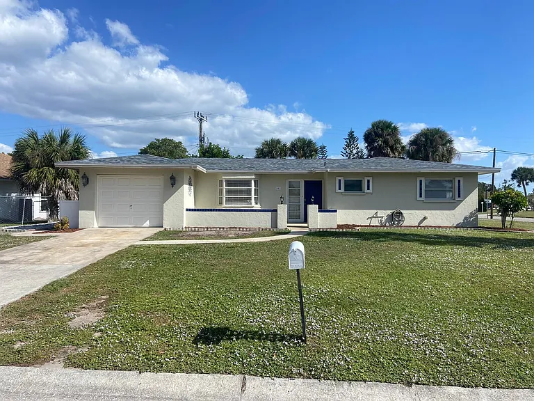 Front view of home