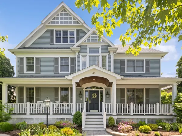 43 Ridgefield Ln, Willowbrook, IL 60527