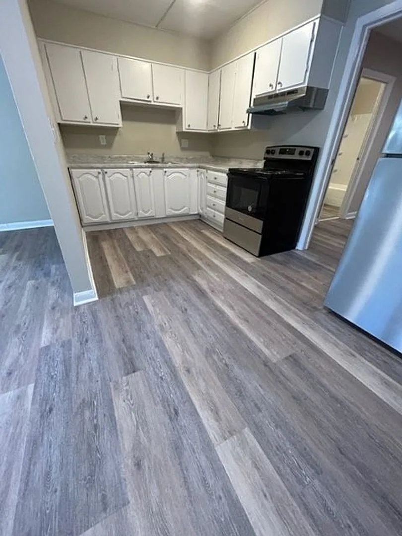 18 West Place — Photo 2