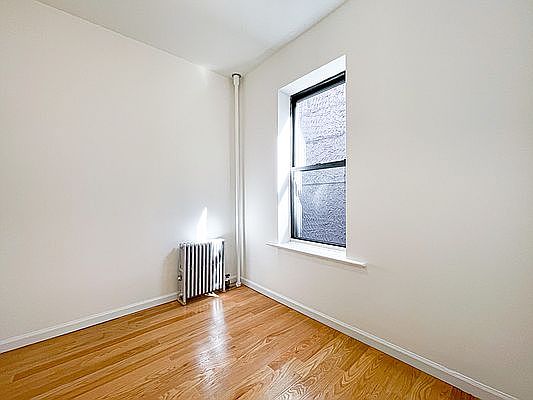 2nd image of 348 E 62nd St #5CC