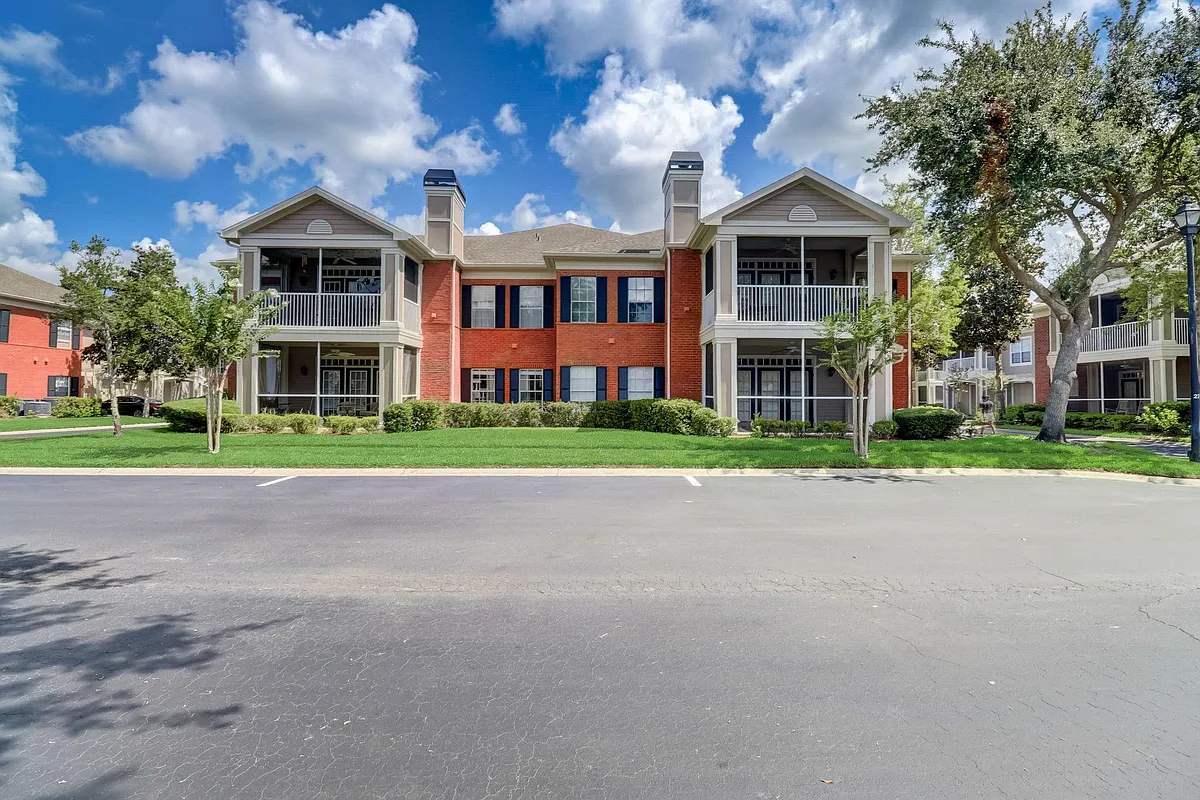 Building Photo - Heritage Deerwood