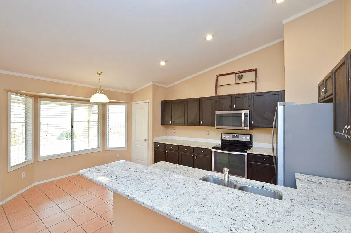3 bed, 2.0 bath, 1613 sqft, $2,549 — Photo 4