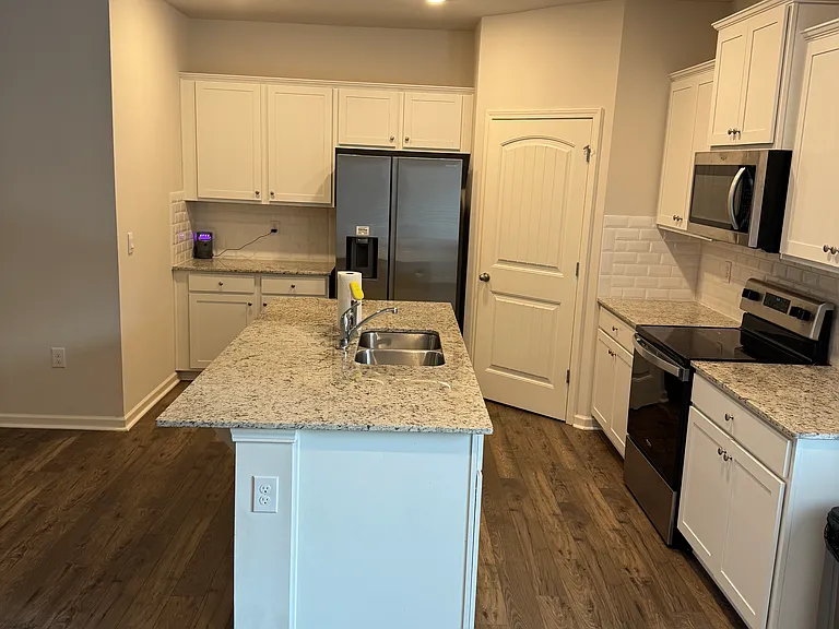 300 Stoneybrook Dr — Photo 7