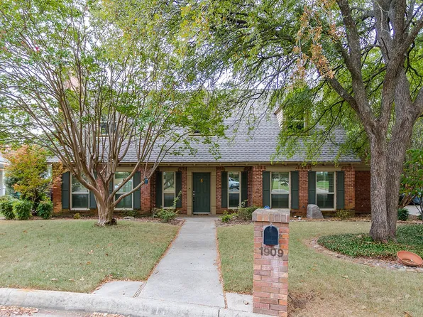 1909 Highland Park Cir, Denton, TX 76205
