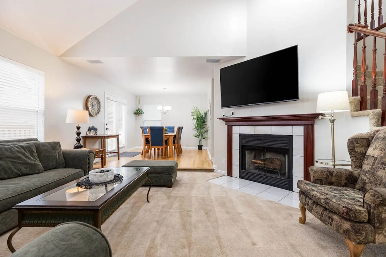 4 bed, 3.0 bath, 2712 sqft, $6,781 — Photo 2