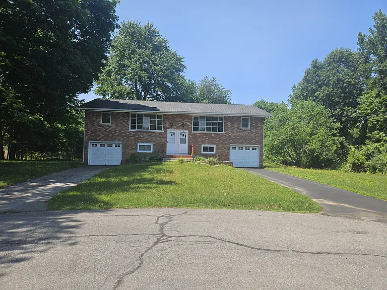 38 Brenda Ct #2 — Photo 5