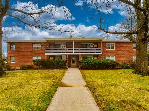 100 Oakwood Avenue APT B4, West Hartford, CT 06119