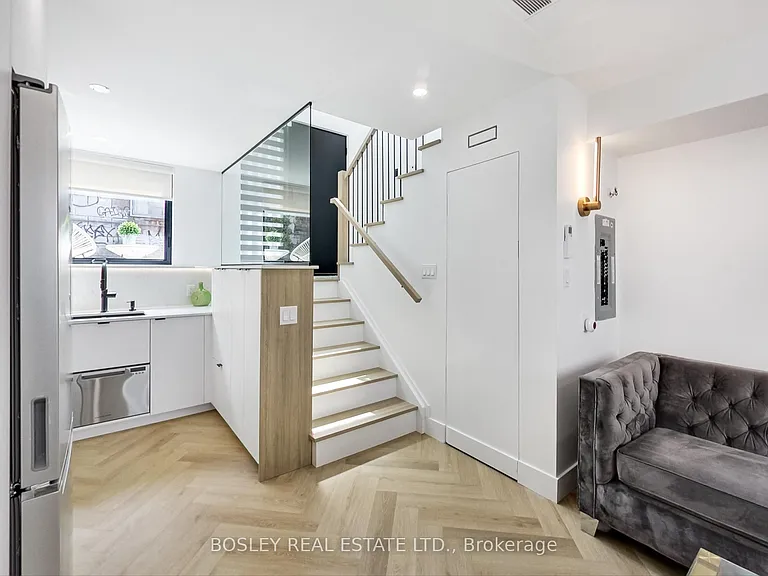 13R Mansfield Ave — Photo 13