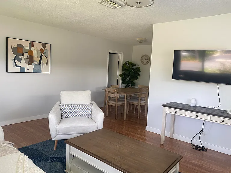 441 SE 1st Ave #2 — Photo 4