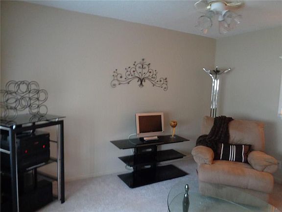 2nd image of 111 Ventnor F #111