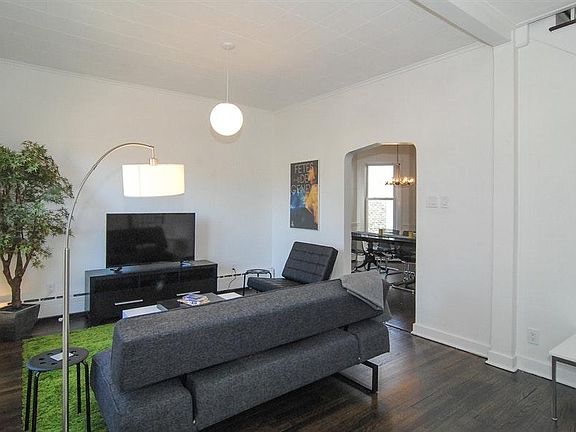 3rd image of 5058 N Ravenswood Ave