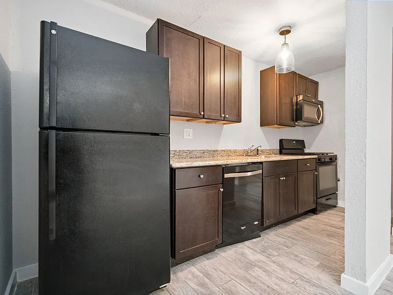1423 Kipling St — Photo 4