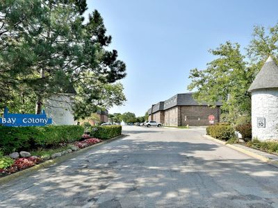 9403 Bay Colony Dr APT 1E, Des Plaines, IL, 60016