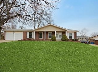 33 Ayrshire Rd, Saint Charles, MO 63303