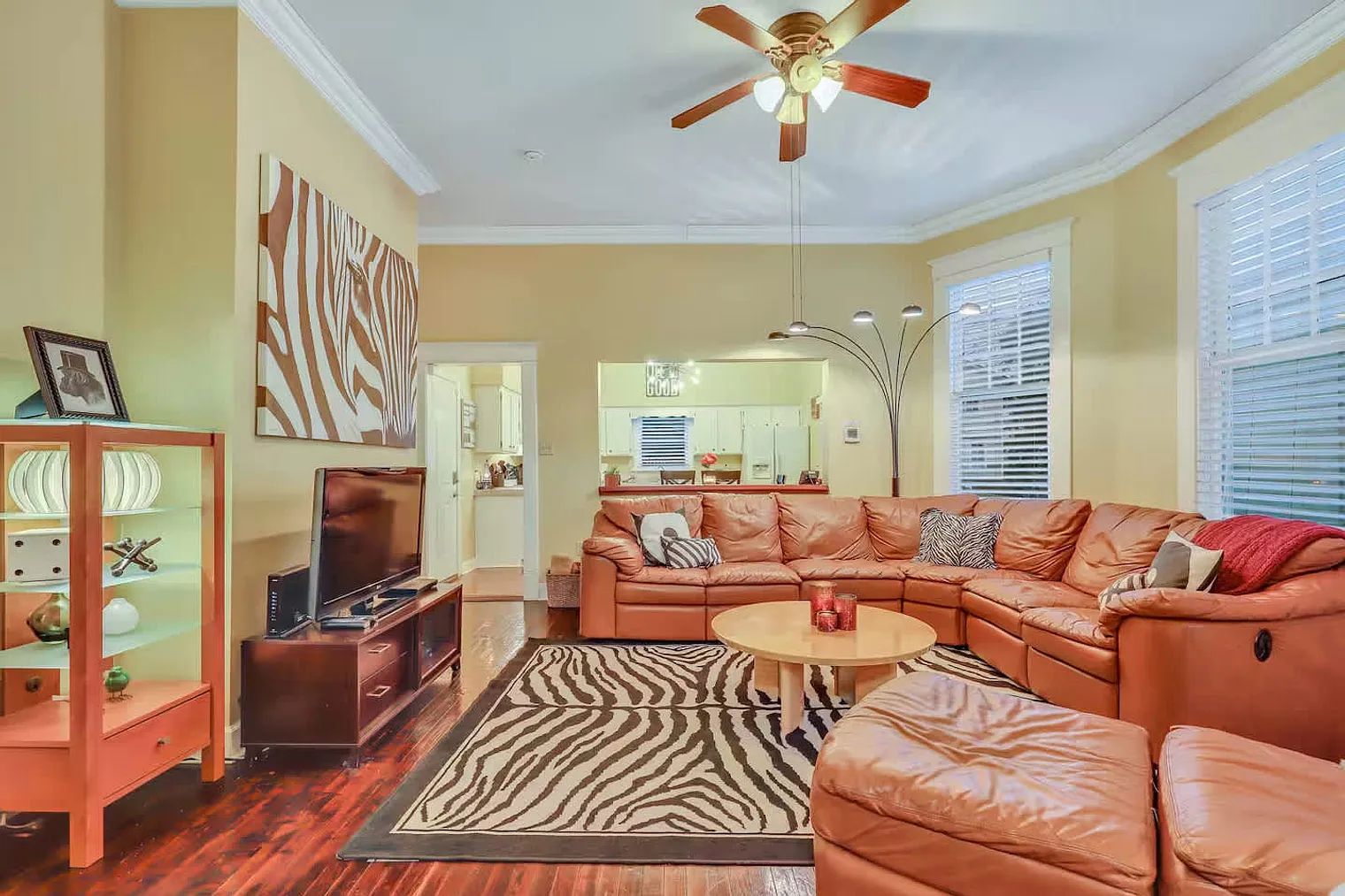 4 bed, 2.0 bath, 2152 sqft, $5,520 — Photo 3
