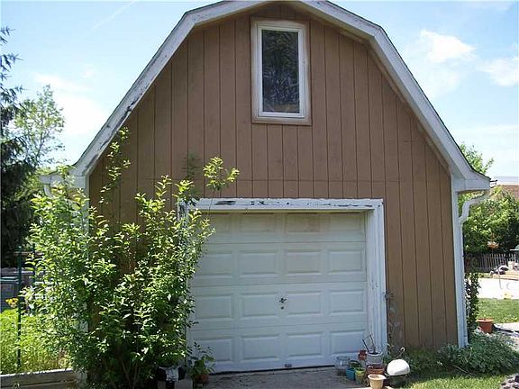 4th image of 1601 Tulip Dr