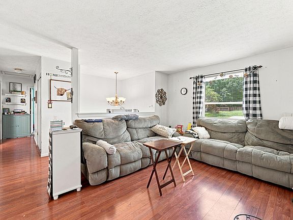 3rd image of 695 Spillman Dr