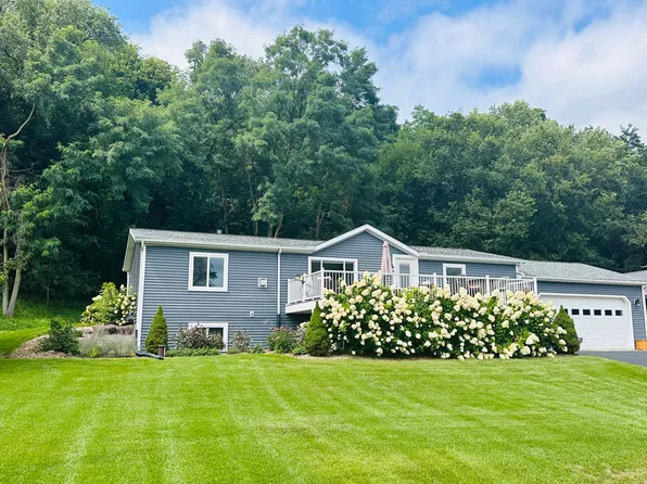W10520 Tipperary Rd, Poynette, WI 53955