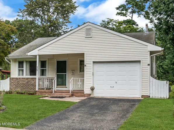 75 Columbine Circle, Toms River, NJ 08755